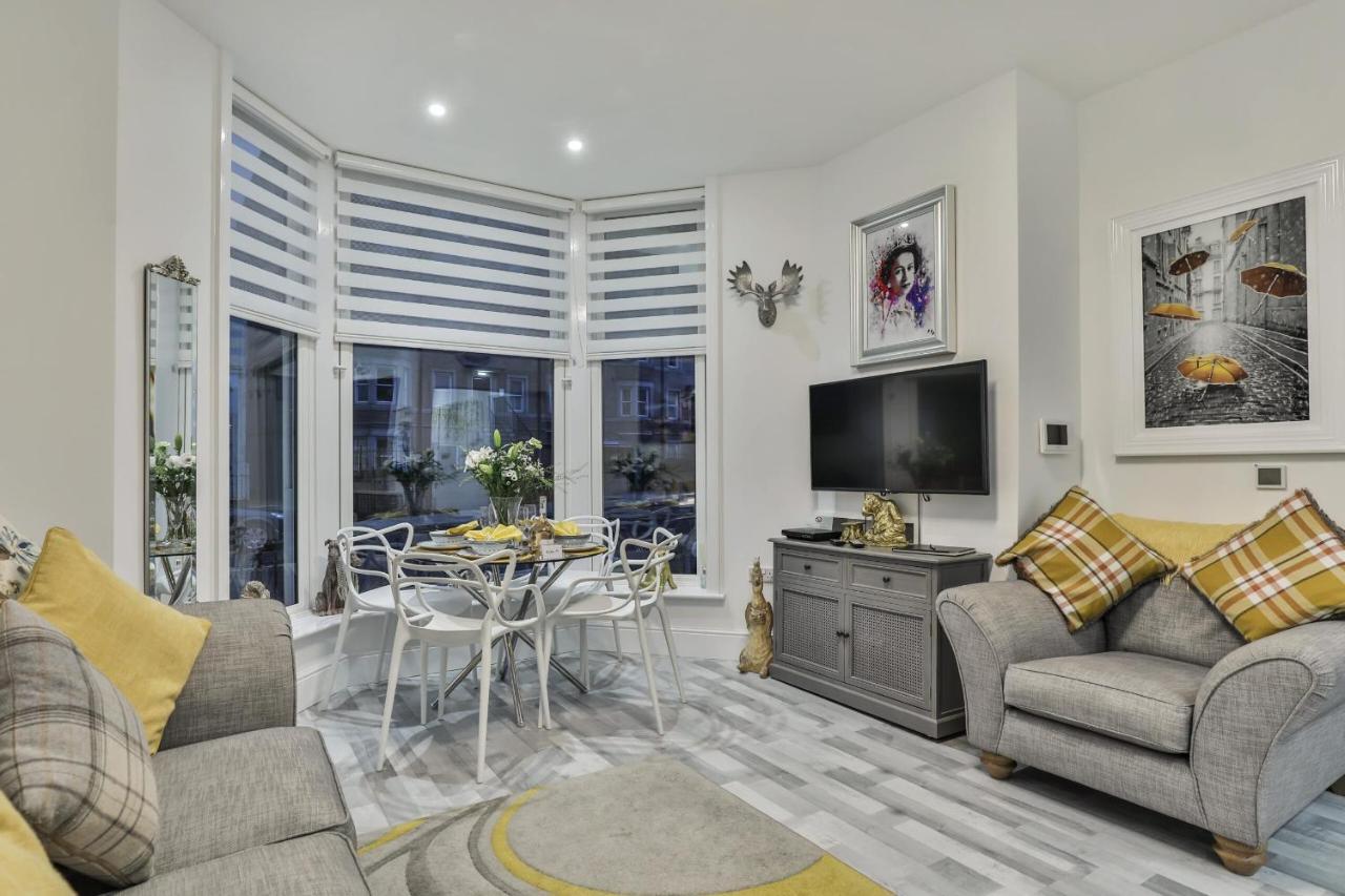 The Apartment - Ground Floor - Luxury For Up To 4 Guests Near Open Air Theatre And North Bay Scarborough Exterior photo